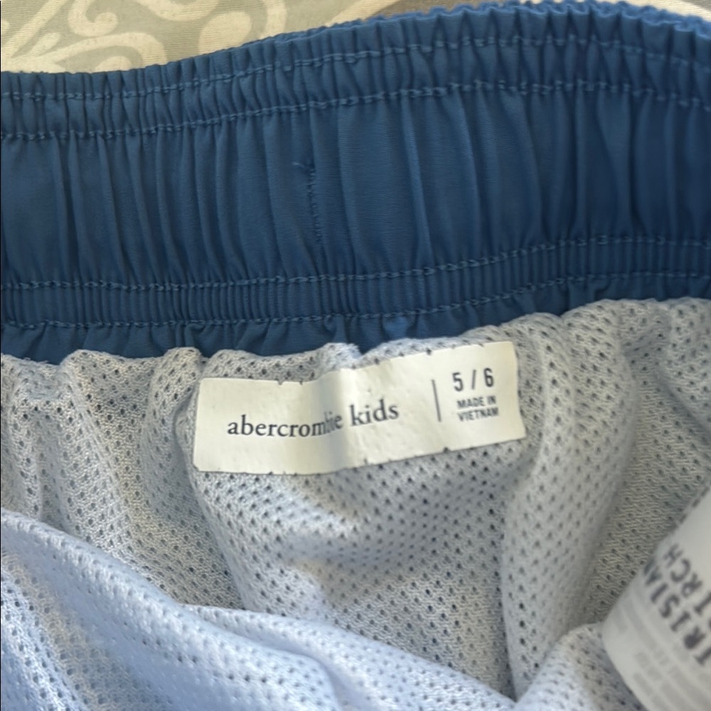 🐟 Abercrombie & Fitch Striped Swim Shorts 🐟 - Picture 4 of 6